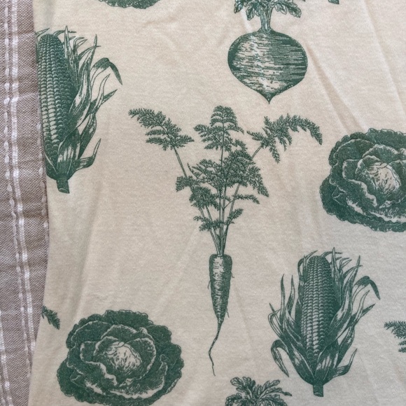 Kate Quinn summer vegetable top - Picture 2 of 3
